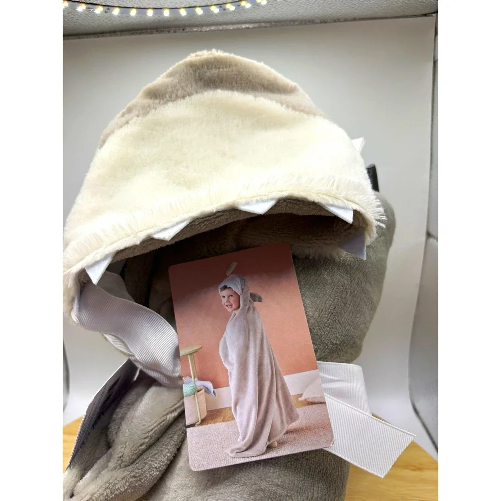 Hallmark Baby Shark Hooded Blanket with Pockets Gray White 40x30 KAM3010Y NEW